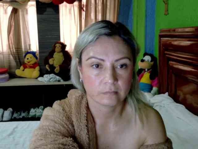 Charlizetheron1 webcam