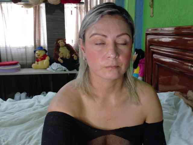 Charlizetheron1 webcam