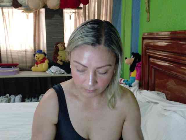 Charlizetheron1 webcam