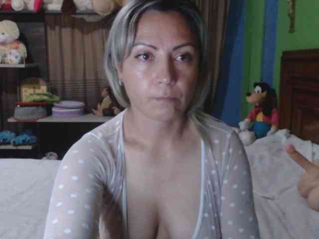 Charlizetheron1 webcam