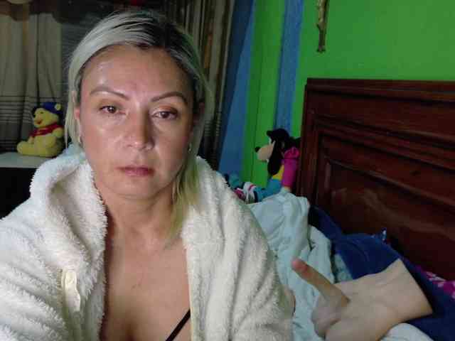 Charlizetheron1 webcam