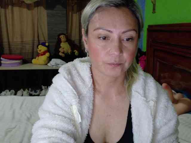 Charlizetheron1 webcam