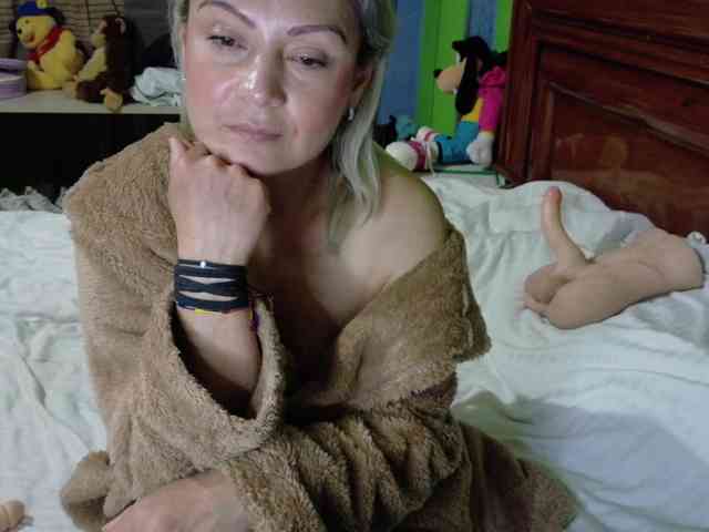 Charlizetheron1 webcam