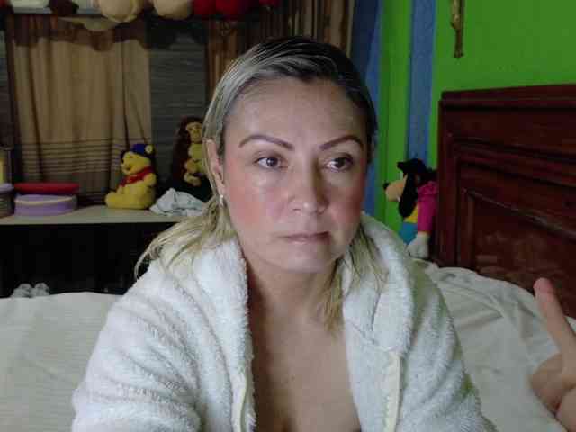 Charlizetheron1 webcam