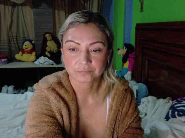 Charlizetheron1 webcam