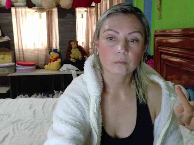 Charlizetheron1 webcam