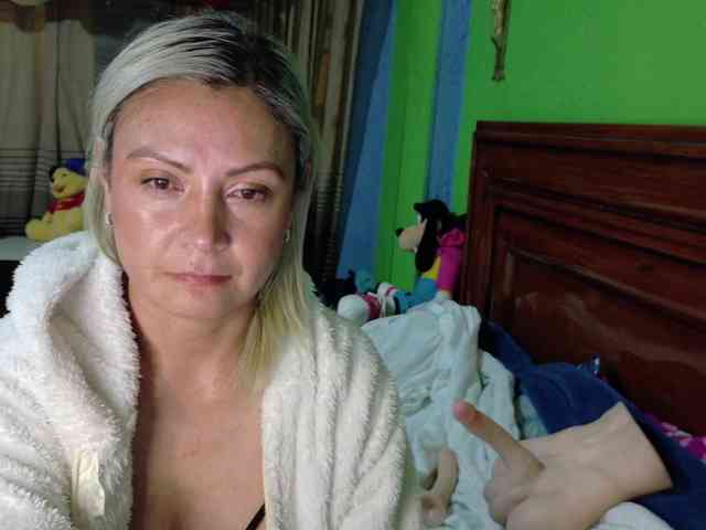 Charlizetheron1 webcam