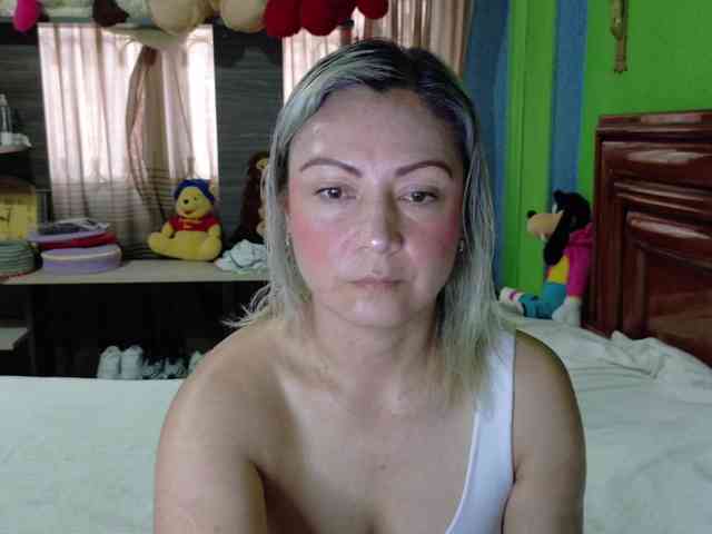 Charlizetheron1 webcam