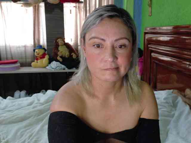 Charlizetheron1 webcam