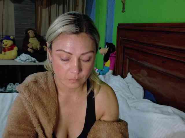 Charlizetheron1 webcam