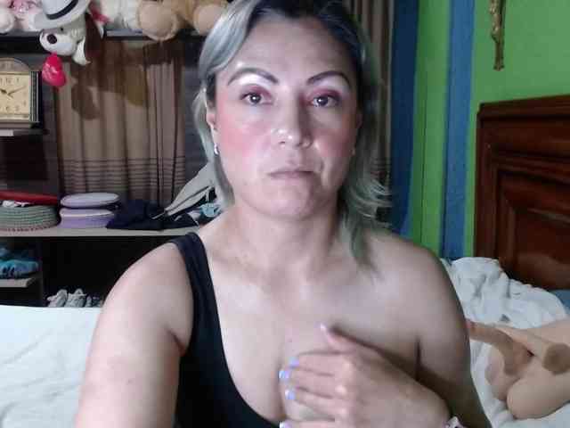 Charlizetheron1 webcam