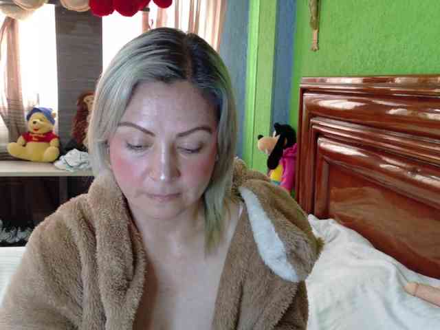 Charlizetheron1 webcam