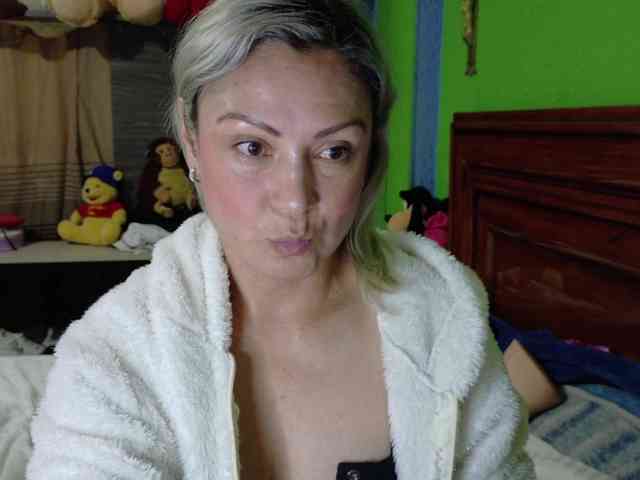 Charlizetheron1 webcam