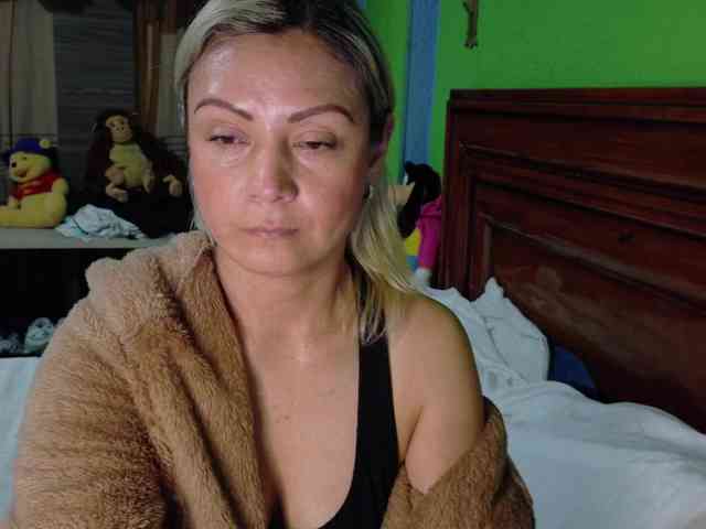 Charlizetheron1 webcam