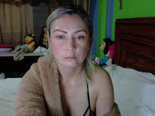 Charlizetheron1 webcam