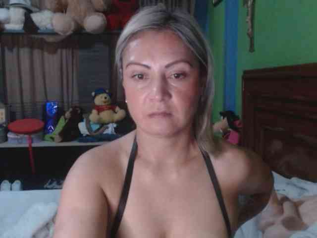 Charlizetheron1 webcam