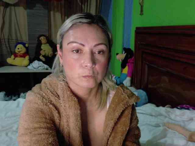 Charlizetheron1 webcam