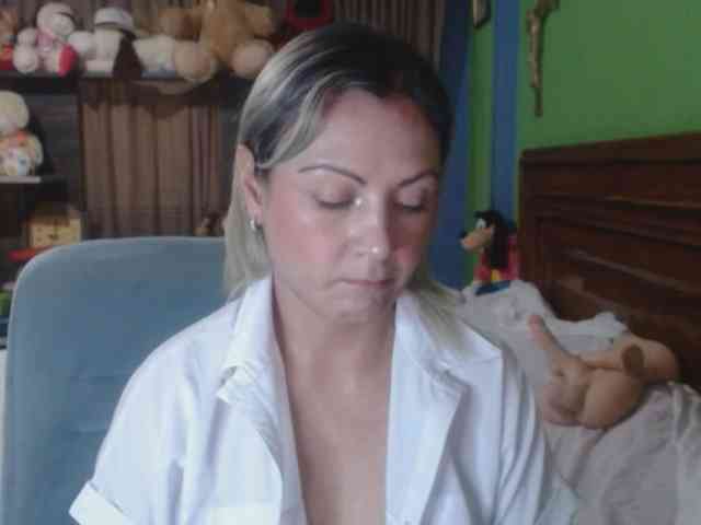 Charlizetheron1 webcam