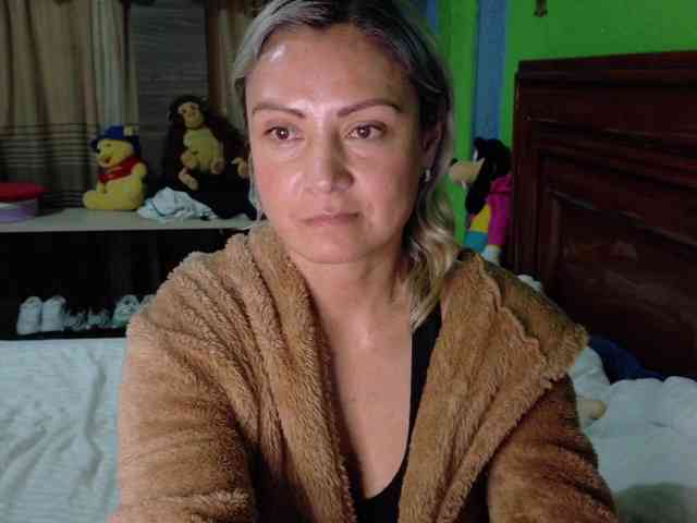 Charlizetheron1 webcam