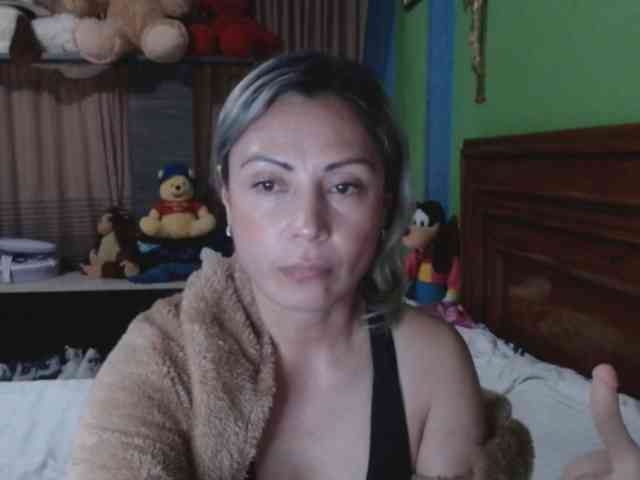 Charlizetheron1 Live Webcam on {site_name}