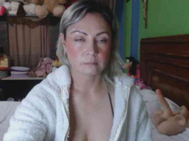 Charlizetheron1 webcam