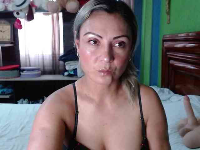 Charlizetheron1 webcam