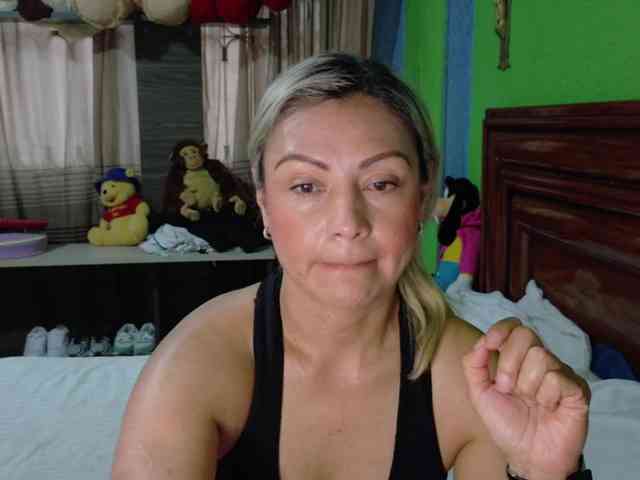 Charlizetheron1 webcam