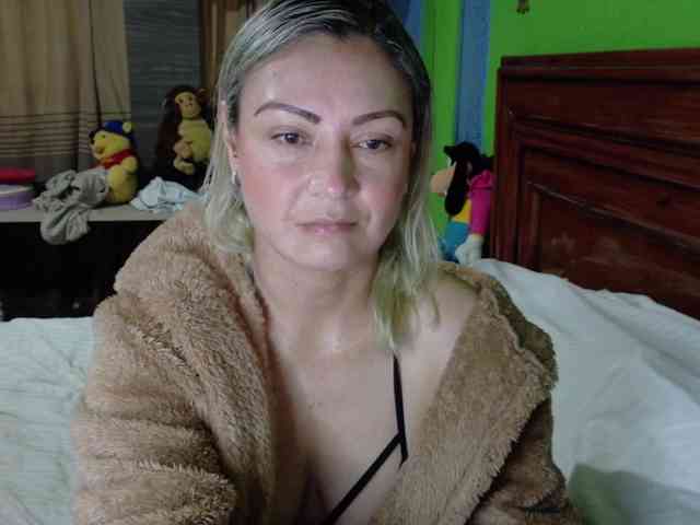 Charlizetheron1 webcam