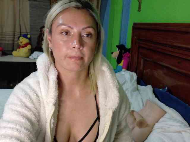 Charlizetheron1 webcam
