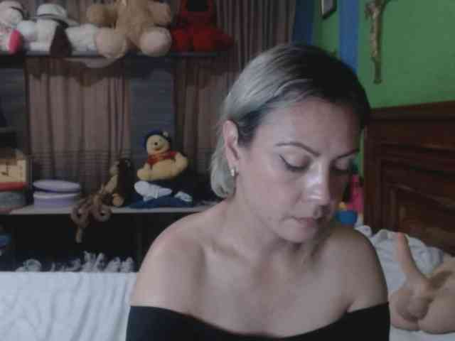 Charlizetheron1 webcam