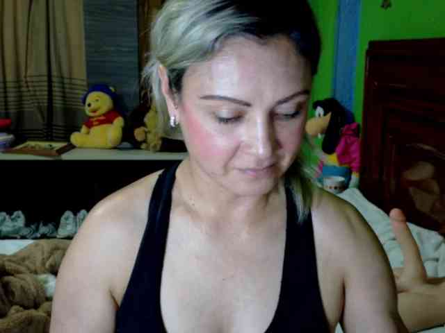 Charlizetheron1 webcam