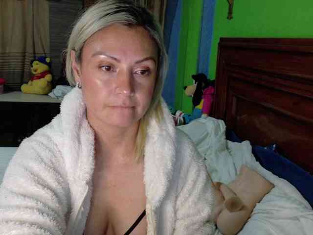 Charlizetheron1 webcam