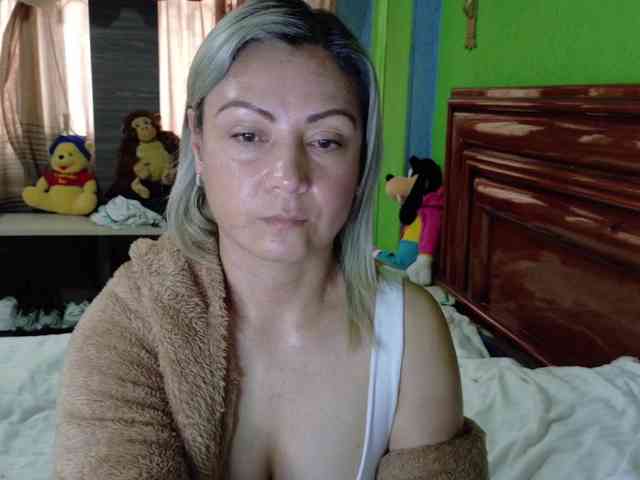 Charlizetheron1 webcam