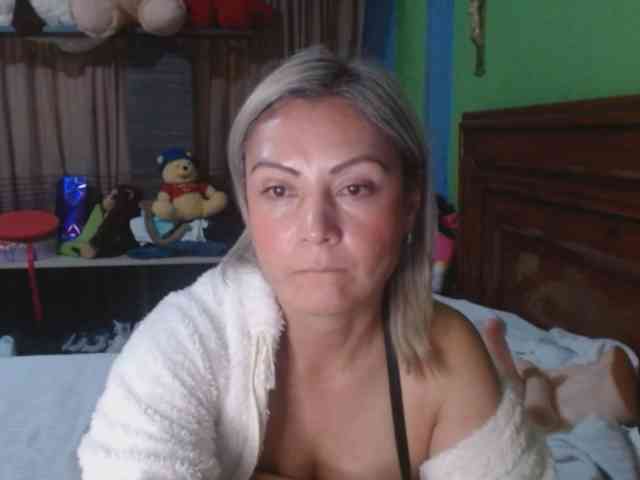 Charlizetheron1 webcam