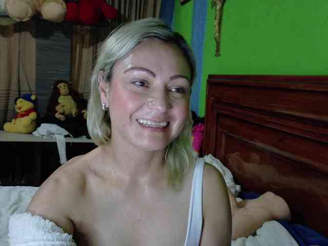 Charlizetheron1 webcam