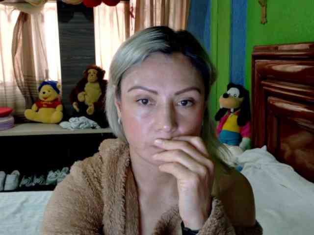 Charlizetheron1 webcam