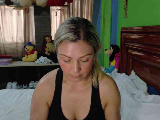 Charlizetheron1 webcam