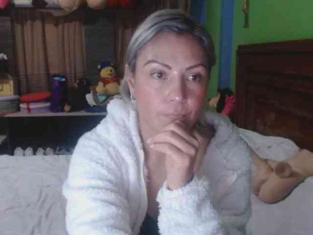 Charlizetheron1 webcam