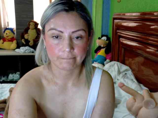 Charlizetheron1 webcam