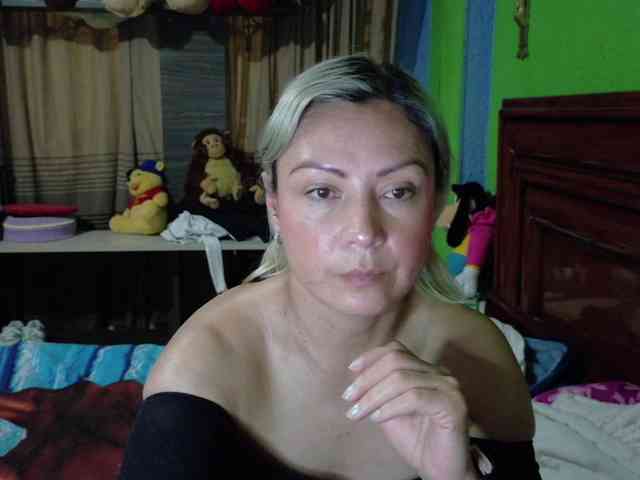 Charlizetheron1 webcam