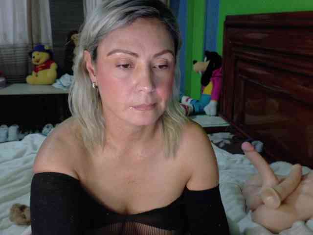 Charlizetheron1 webcam