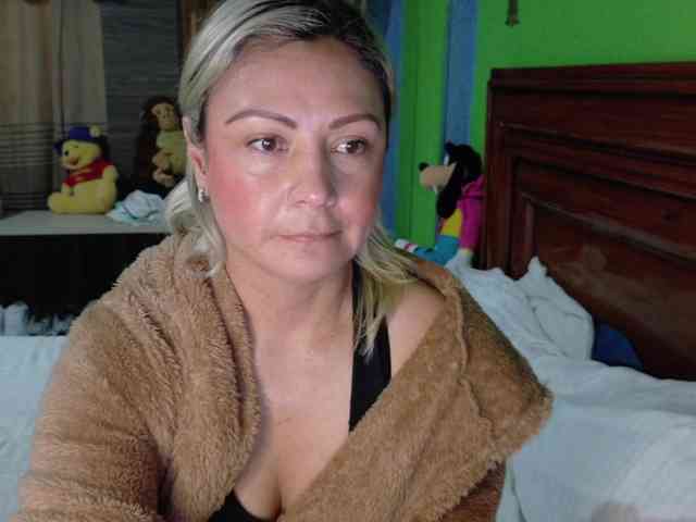 Charlizetheron1 webcam