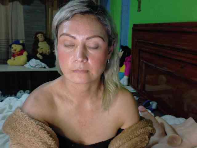 Charlizetheron1 webcam