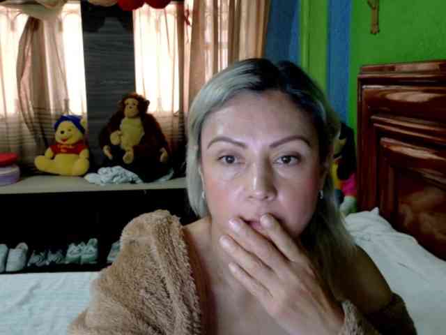 Charlizetheron1 webcam