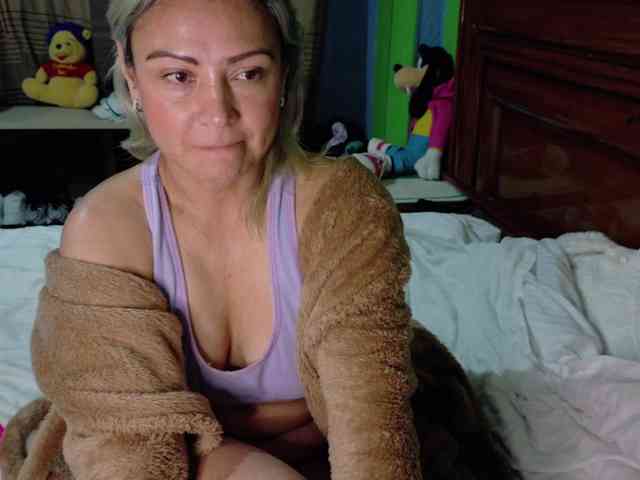 Charlizetheron1 webcam