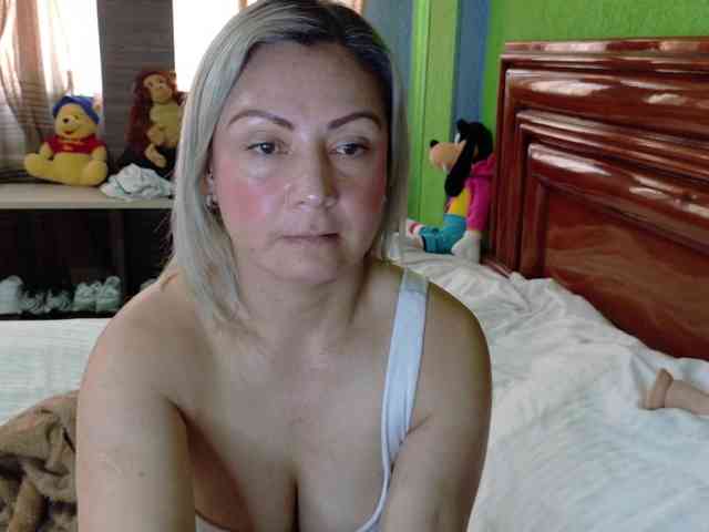 Charlizetheron1 webcam