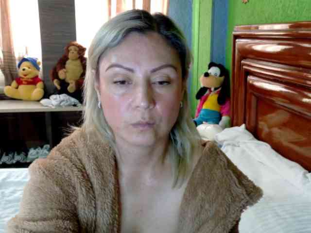 Charlizetheron1 webcam