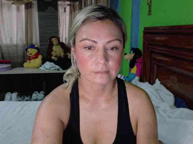 Charlizetheron1 webcam