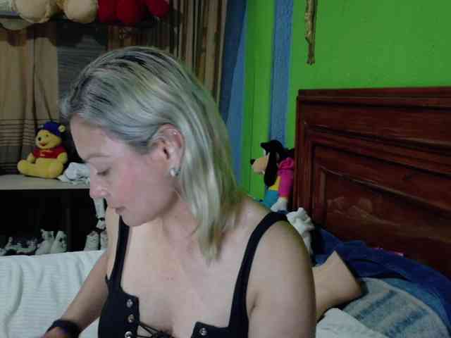 Charlizetheron1 webcam