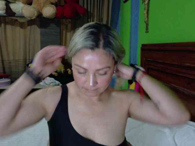 Charlizetheron1 webcam